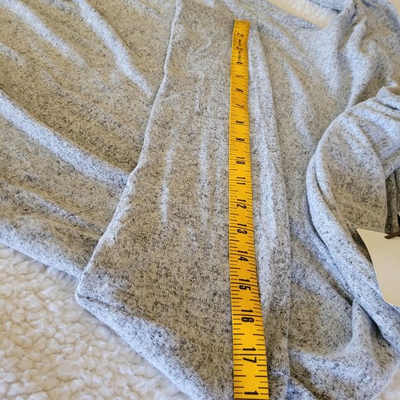 NWT Green Envelope Los Angeles Gray Sweater M - Picture 9 of 9